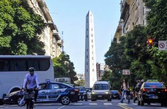 Télam 23/03/2016 Buenos Aires: El Obelisco de la ciudad con carteles alusivos al Día de la Memoria. Foto: Florencia Downes/Télam/cb