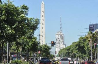 Télam 23/03/2016 Buenos Aires: El Obelisco de la ciudad con carteles alusivos al Día de la Memoria. Foto: Florencia Downes/Télam/cb