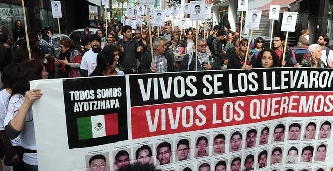 Photo of Desde el Ministerio de Defensa de México niegan la vinculación del ejército en la desaparición de los 43 estudiantes en Ayotzinapa