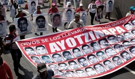 Photo of Familiares de los estudiantes desaparecidos en México rechazaron el contenido de un documental