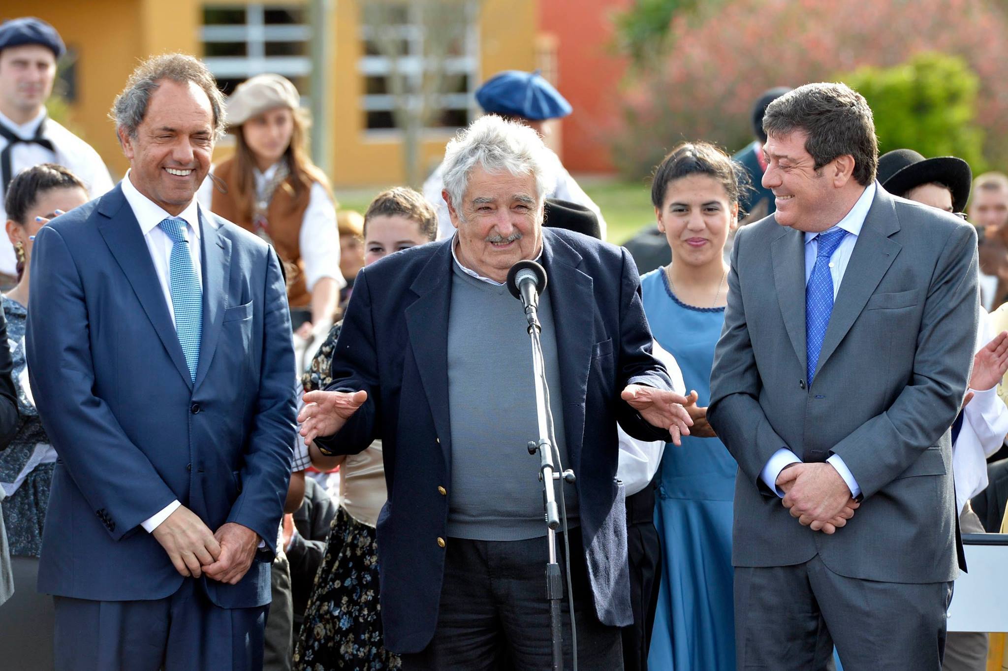 Photo of En Magdalena, con Pepe Mujica, Scioli confirmó su compromiso con el desarrollo rural
