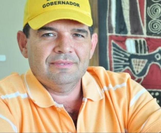 Photo of Diputado Alfredo Olmedo fue descubierto saliendo de un hotel alojamiento