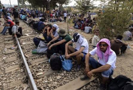 Photo of Alrededor de 10.000 refugiados ingresaron a Macedonia desde Grecia