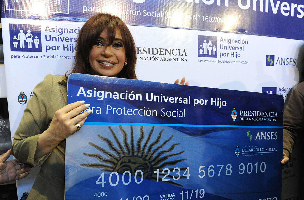 Photo of En España hablan de “la exitosa fórmula argentina para combatir la pobreza infantil”