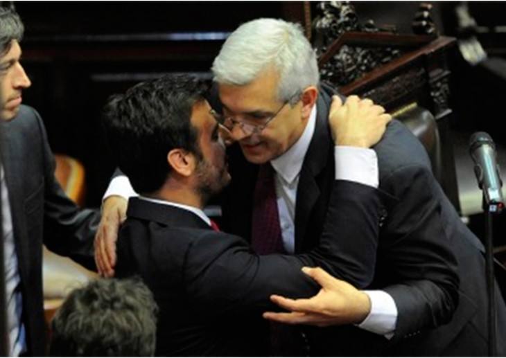 Photo of Formalizan las renuncias de Juan Forlón y Julián Álvarez tras la jura como miembros de la AGN