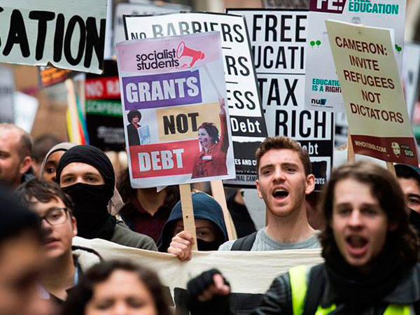 Photo of Masiva protesta estudiantil en Londres contra recortes educativos