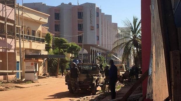 Photo of Ataque terrorista en un hotel de lujo en Mali deja al menos 27 muertos