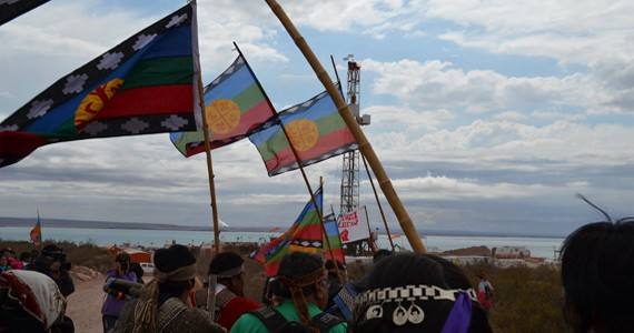 Photo of Frenan una orden de desalojo a mapuches