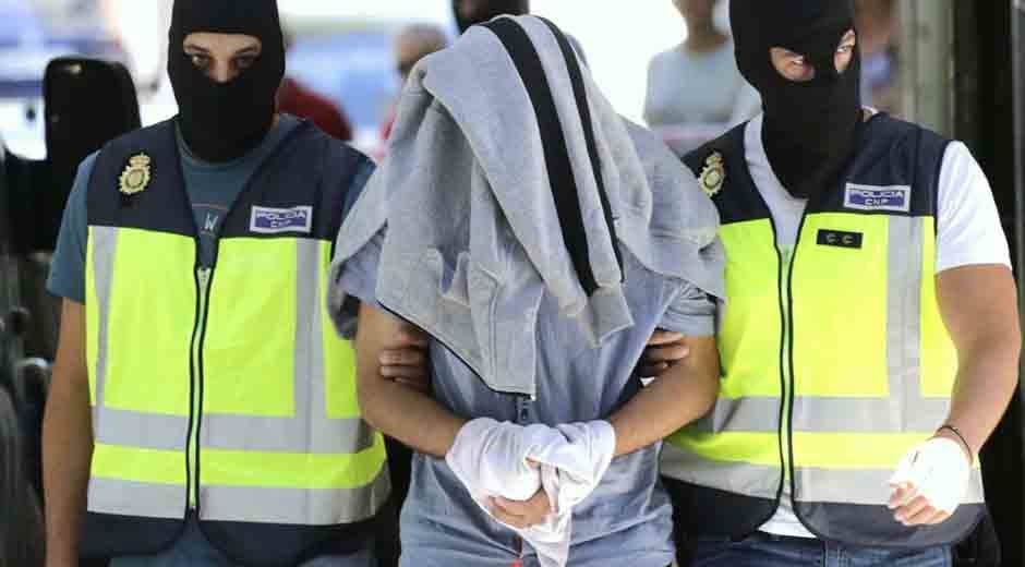 Photo of Arrestan a tres supuestos islamistas en Madrid acusados de querer cometer atentados en España