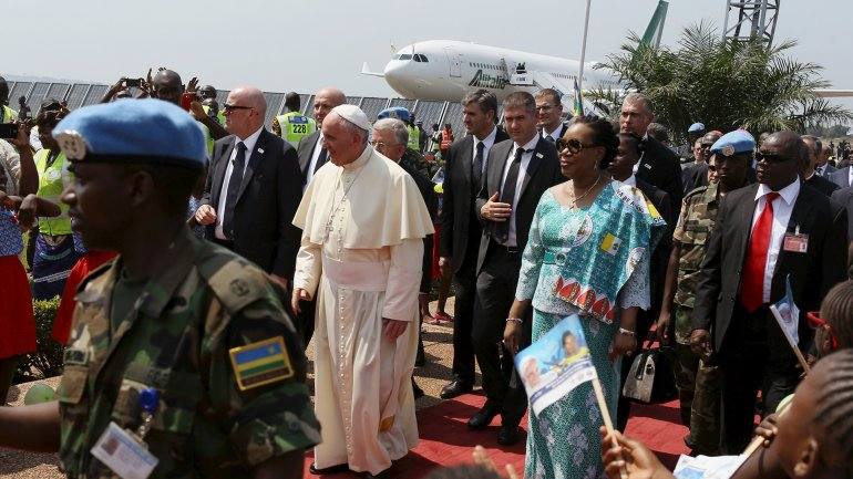 Photo of Refugiados centroafricanos recibieron a Francisco como un presagio de paz