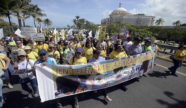 Photo of Maestros puertorriqueños marcharon contra la privatización de la educación