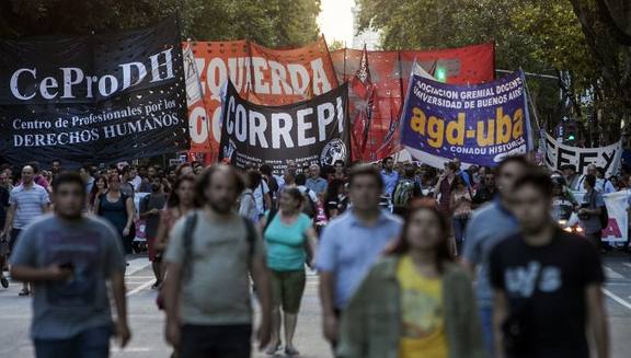 Photo of El allanamiento a la casa de Milagro desató una nueva movilización