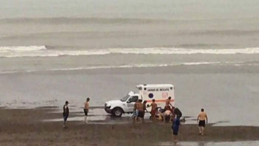 Photo of 6 heridos por la caída de un rayo en una playa de Monte Hermoso