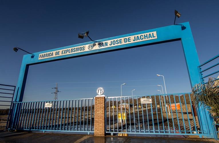Photo of Trabajadores se solidarizan con despedidos de Fabricaciones Militares
