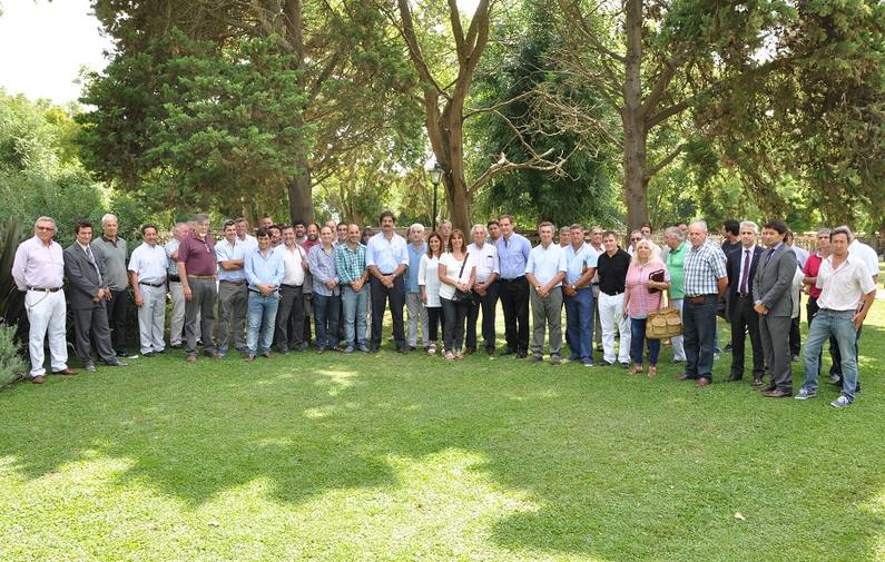 Photo of Sarquís encabezó encuentro con intendentes y productores agroindustriales bonaerenses