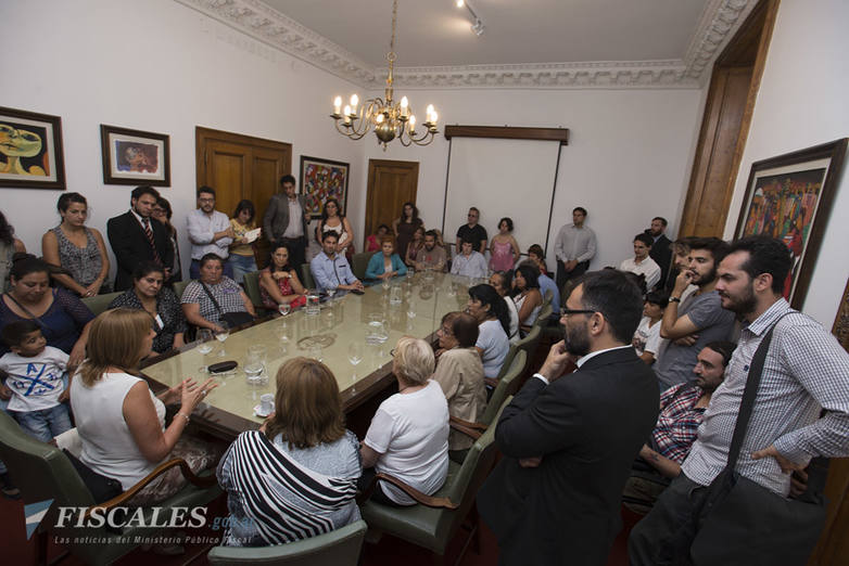 Photo of Gils Carbó recibió a víctimas de la represión en el Bajo Flores