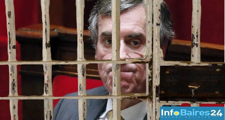 Photo of Comienza juicio contra ex ministro de Hollande en Francia