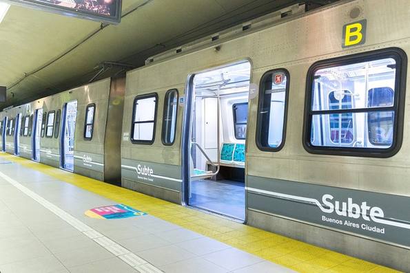 Photo of Por los despidos, vigiladores de subte impidieron funcionamiento de la Línea D