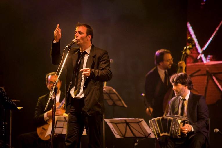 Photo of Kevin Johansen toca gratis en Morón