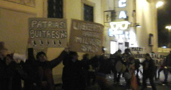 Photo of Macri roba los sueños y los argentinos en Italia no lo dejan dormir