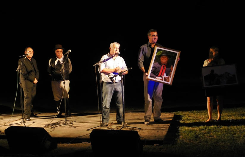 Photo of Emotivo homenaje a Alberto San Martín en la primera peña gratuita de 2016