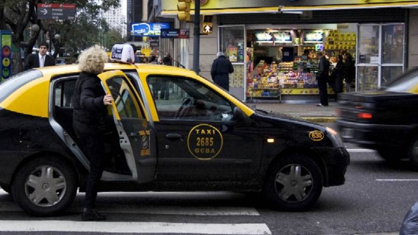 Photo of Desde este sábado rige el aumento de la tarifa de taxis en Capital