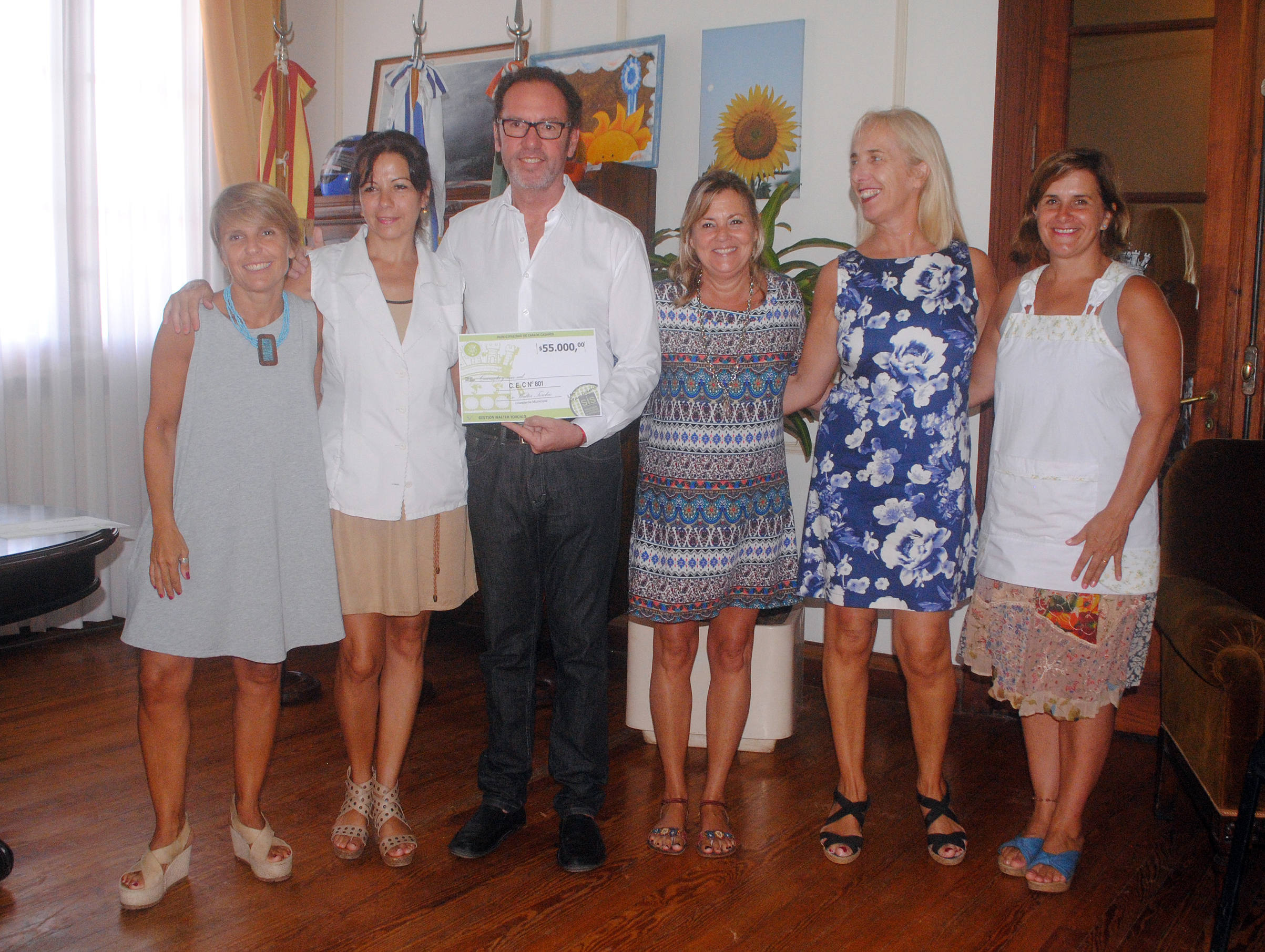 Photo of El intendente de Casares entregó subsidios a escuelas del distrito