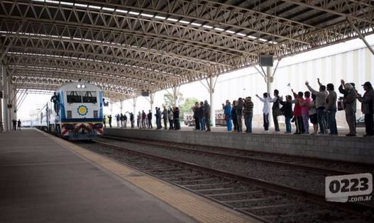 Photo of Ferrobaires apunta a Vidal por la suspensión del tren Mar del Plata – Constitución