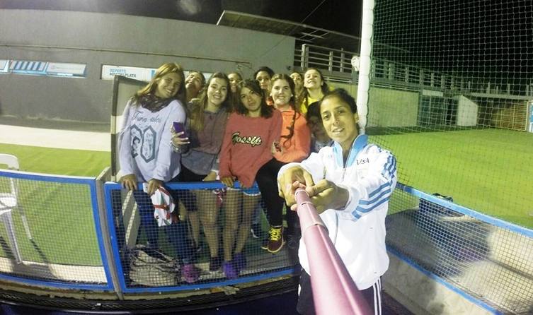Photo of Balcarce: Escuela municipal de Hockey presenció partido de las Leonas