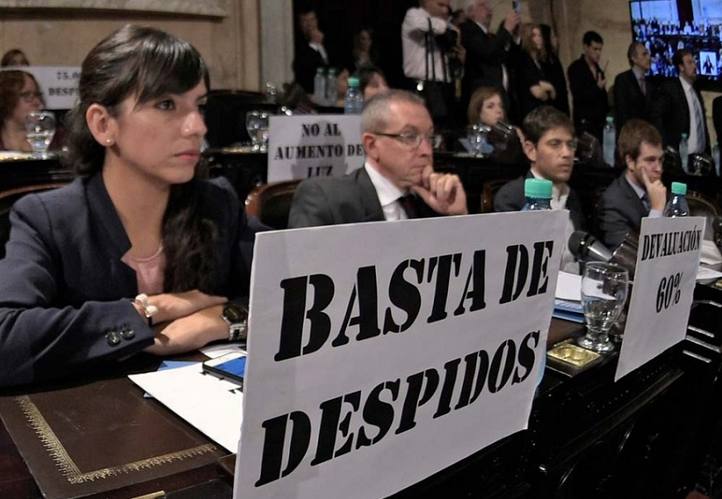 Photo of La oposición le hizo sentir el rigor a Macri por los despidos y la represión