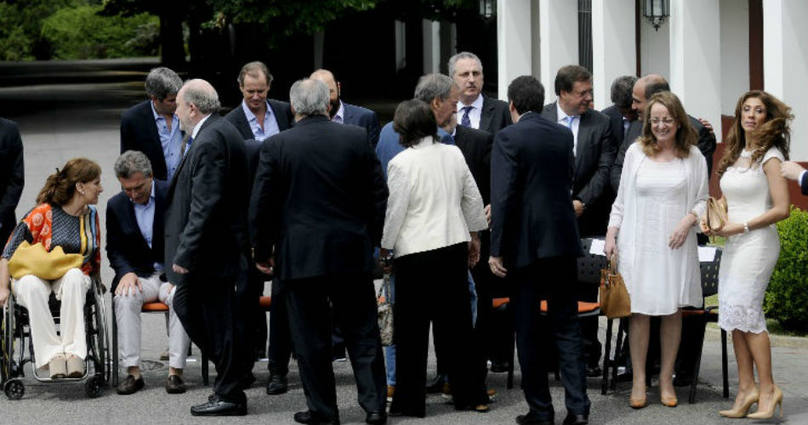 Photo of Macri busca aprobar el pago a los buitres en el senado con extorsiones