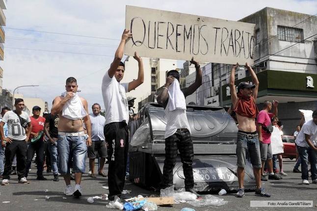 Photo of Tras el enfrentamiento con la policía, manteros volverán a vender en la avenida Avellaneda