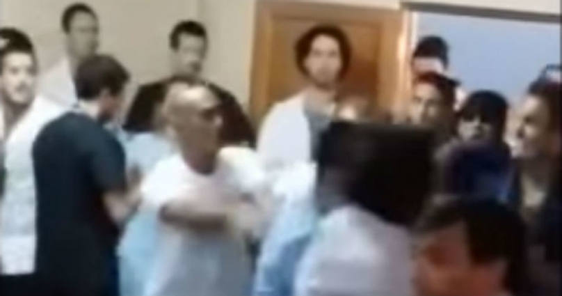 Photo of Video: Piñas entre sindicalistas y médicos por un paro