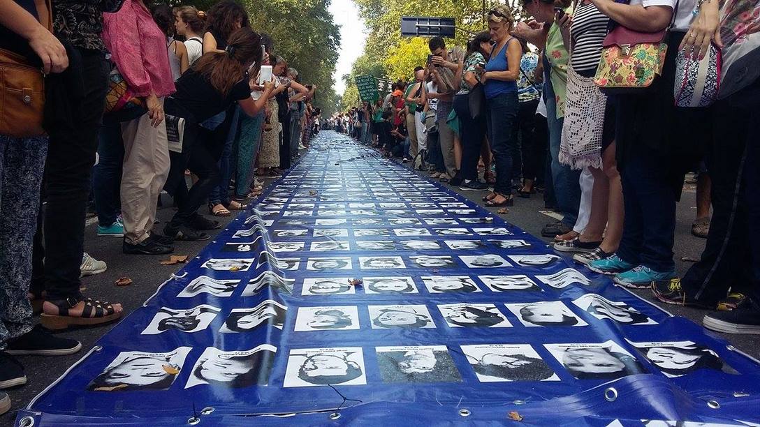 Photo of El pueblo tomó la calle en repudió a Macri, Obama y para pedir Nunca Más