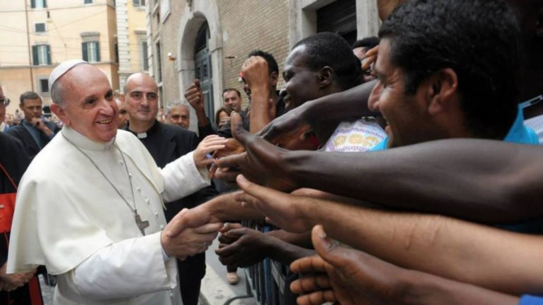 Photo of El Papa alojará a 12 refugiados en el Vaticano