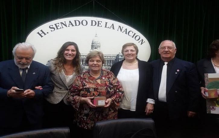 Photo of Bragado: Papel Nonos recibe la Grulla de la Paz en el Senado