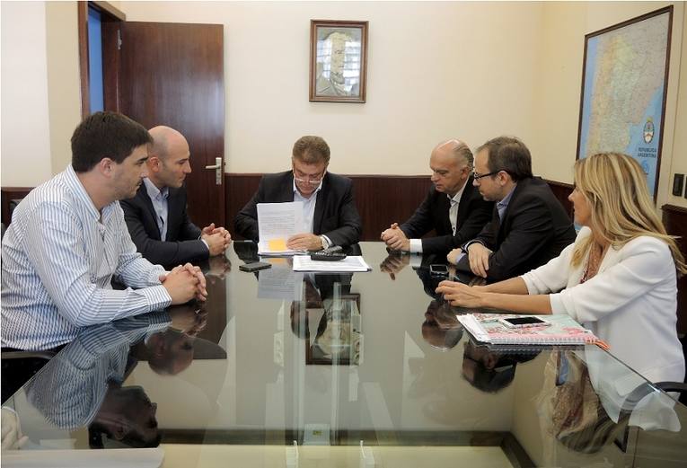 Photo of Acuerdos para realizar obras en cuatro municipios bonaerenses