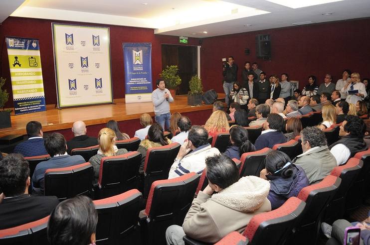 Photo of Malvinas: Nardini entregó habilitaciones a comerciantes después de 20 años