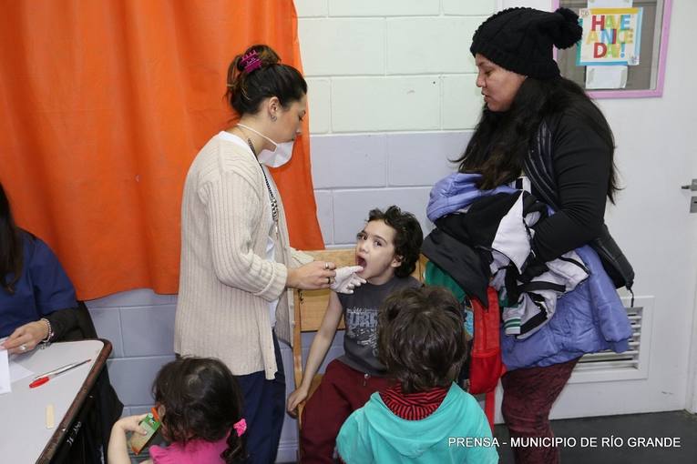 Photo of Río Grande: Importante acción sanitaria a niños de la escuela N°32