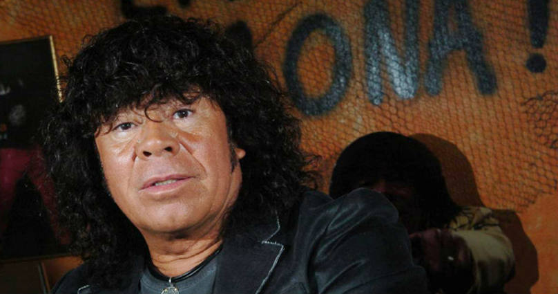 La Mona Jiménez, dijo que dejará de cantar si eso detiene la represión