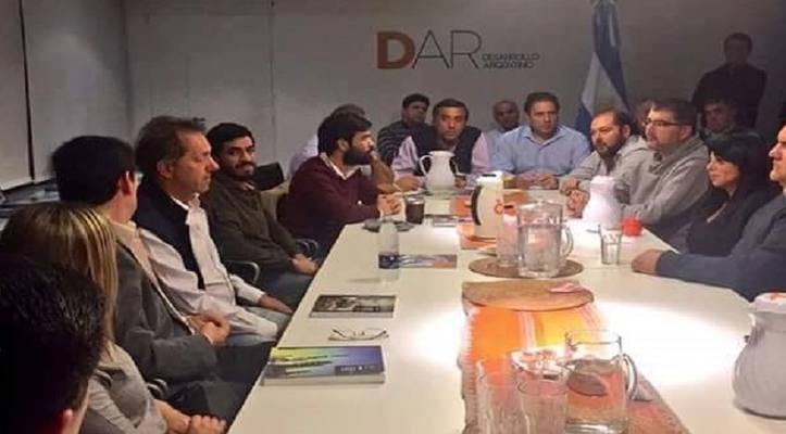 Photo of Scioli se reunió con concejales peronistas de la primera sección con miras al 2017