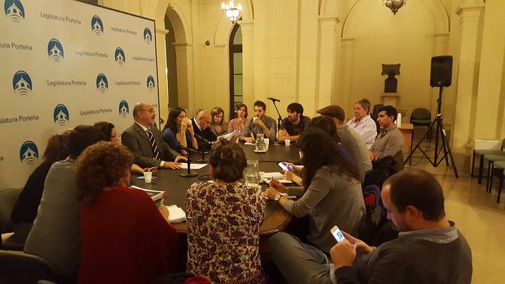 Photo of Reunión entre legisladores y comuneros del FPV por tarifas, presupuesto participativo y dengue