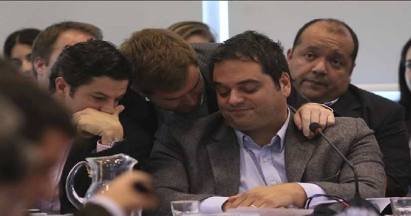 Photo of Vergonzoso: un diario recomienda cómo comunicar la flexibilización laboral