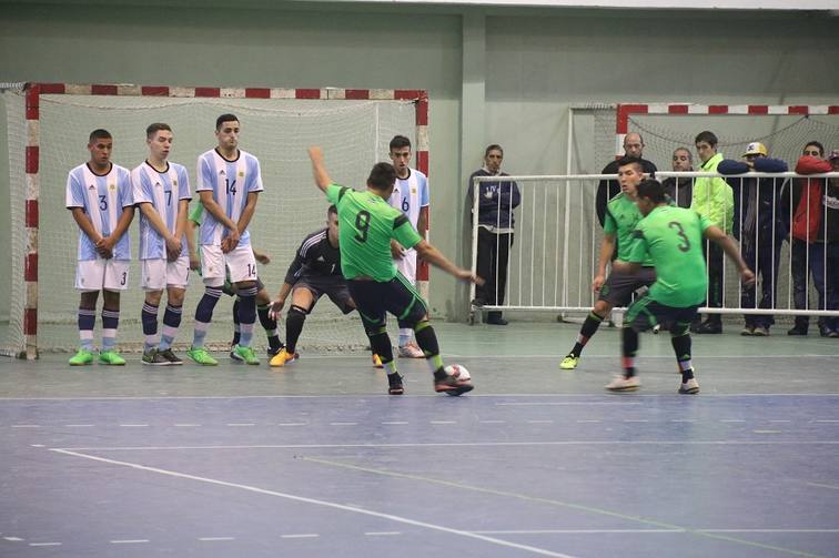 Photo of Varela: Exitosa jornada de Futsal internacional en Florencio Varela