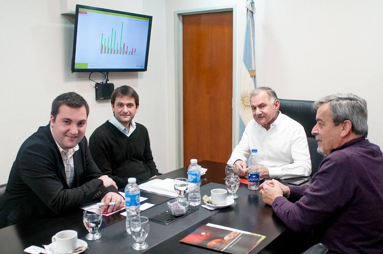 Photo of Varela: Julio Pereyra junto a representantes de la empresa BRF FOOD