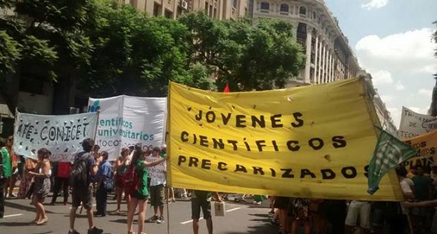 Photo of Científicos del Conicet precarizados por Macri se movilizan