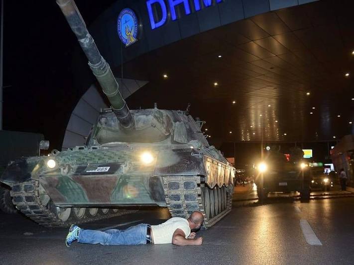 Photo of Intentó de golpe en Turquía: Helicóptero militar abre fuego contra la población