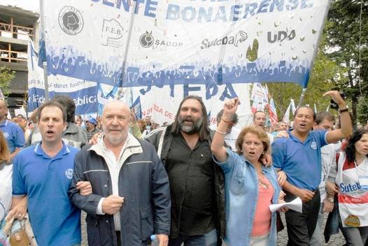 Photo of Arde la Provincia: Paro de estatales y marcha de docentes bonaerenses