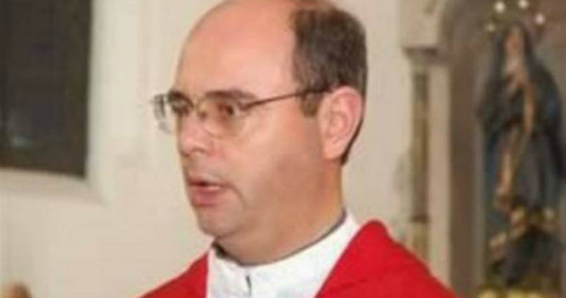 Photo of Desplazan a sacerdote que pidió drogas y prostitutas