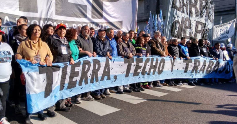 Photo of Marchan en pedido de paz, pan y trabajo